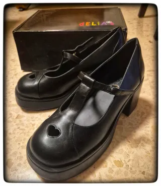 Zapatos plataforma corazón Dolls Kill 40
