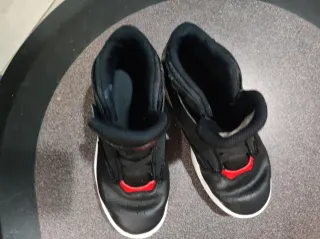 Zapatillas Nike Jordan Negras y Rojas Unisex,