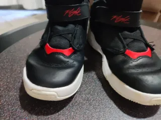 Zapatillas Nike Jordan Negras y Rojas Unisex,