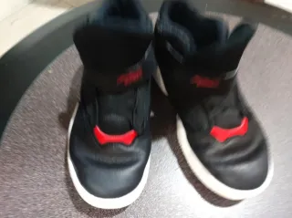Zapatillas Nike Jordan Negras y Rojas Unisex,