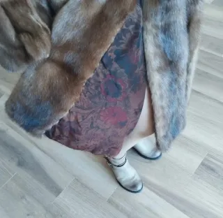 Pelliccia con cappuccio marrone