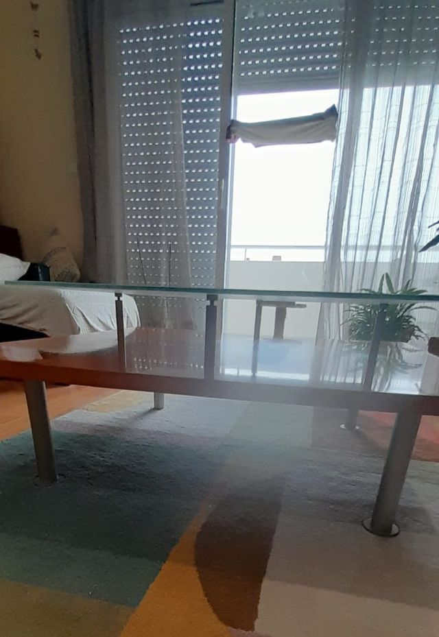 Mesa de centro vidro e madeira cerejeira