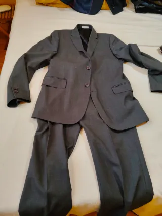 Traje de caballero gris