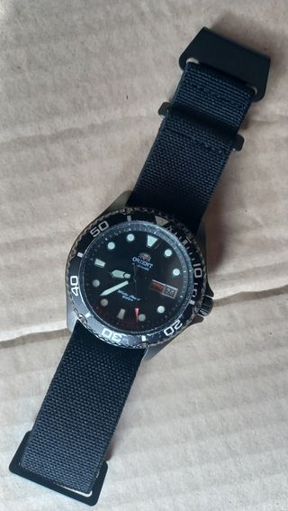Reloj Orient Raven Negro y Plateado