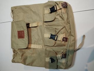 Mochila Montaña y 5 Gorras Propaganda Beige