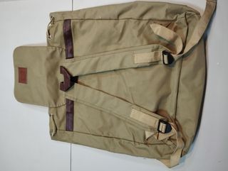 Mochila Montaña y 5 Gorras Propaganda Beige