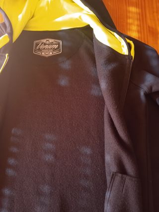Sudadera Venum con capucha y cremallera
