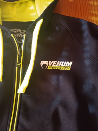 Sudadera Venum con capucha y cremallera