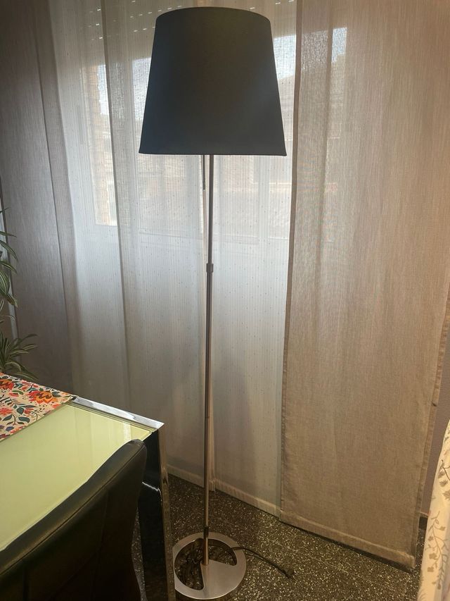 Mesa comedor cristal y 4 sillas polipiel