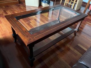 Mesa de centro de madera y cristal