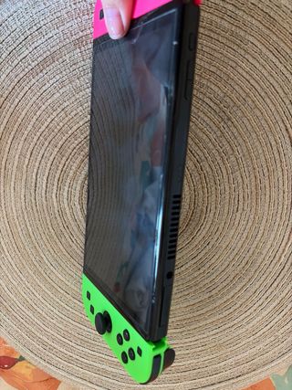 Nintendo Switch OLED con 2 controller