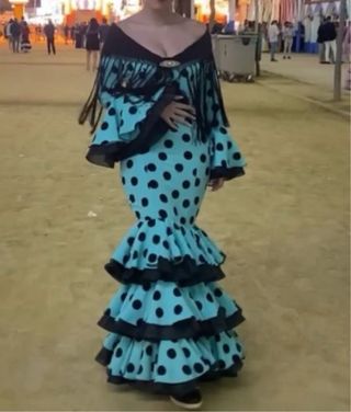 Traje de flamenca lunares azul y negro