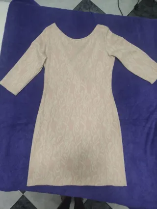 Precioso vestido de encaje beige y rosa