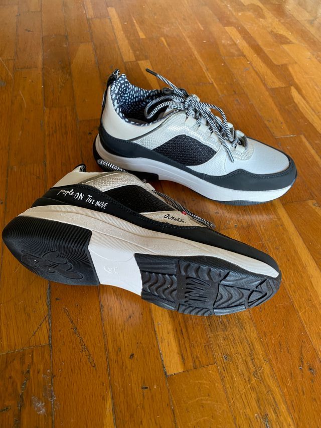 Deportivas Anekke blancas y negras