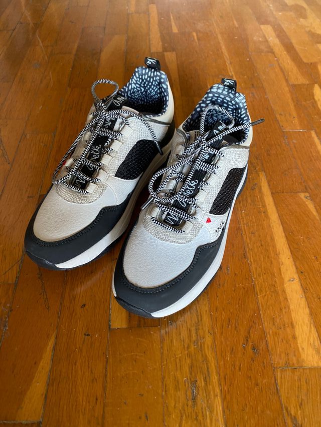 Deportivas Anekke blancas y negras