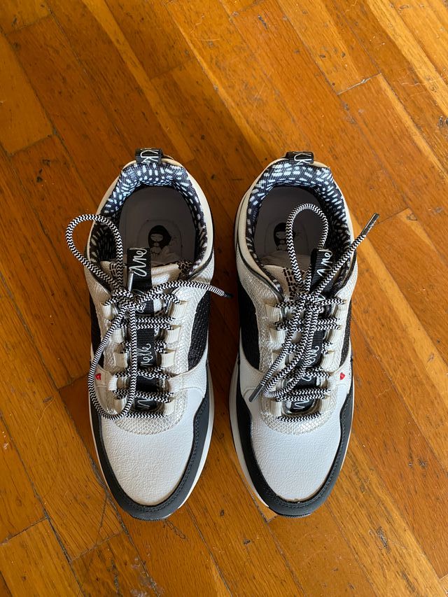 Deportivas Anekke blancas y negras