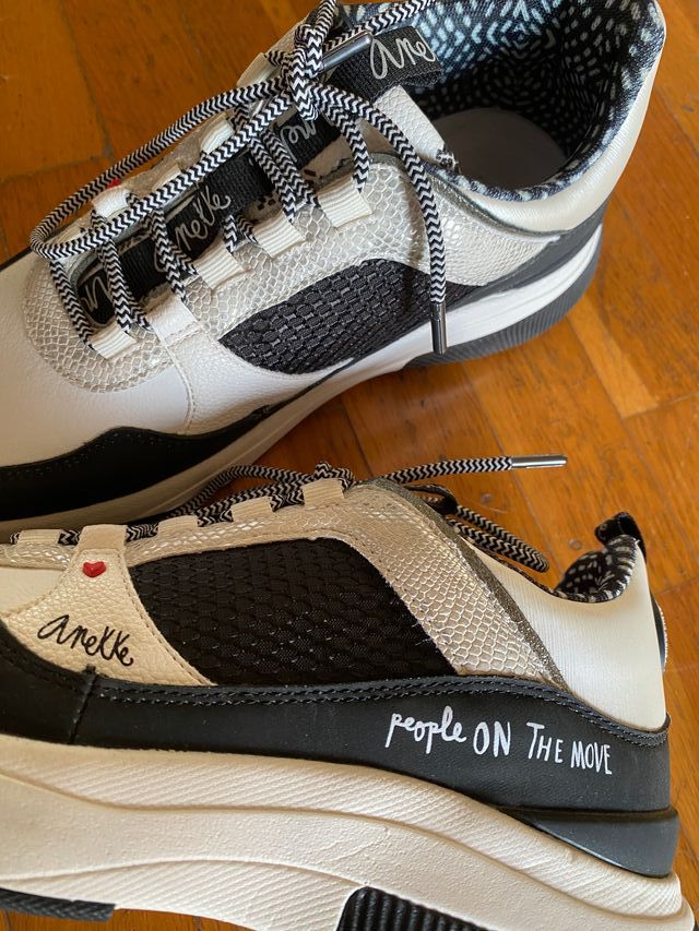 Deportivas Anekke blancas y negras