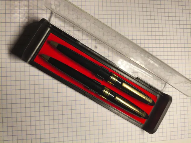 2 Bolígrafos Antiguos Caja Negra y Roja