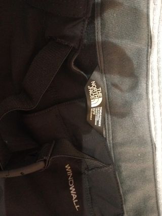 Pantalón The North Face técnico montaña