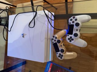Consola PS4 Pro Blanca + Juegos