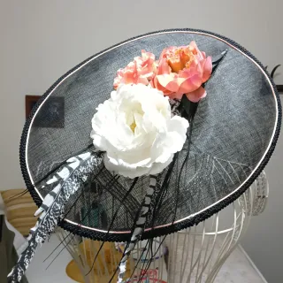 Tocado de fiesta negro y rosa