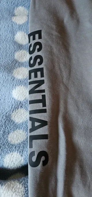 Pantalón chándal Essentials como gris verdoso