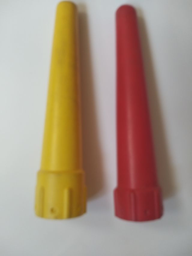 Coppia di coni per torcia rossa e gialla