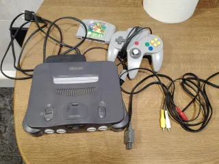Nintendo 64 Consola Gris con Mando y Juego