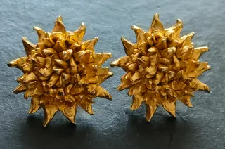 Pendientes clip girasol brutalista Didier Thebaud