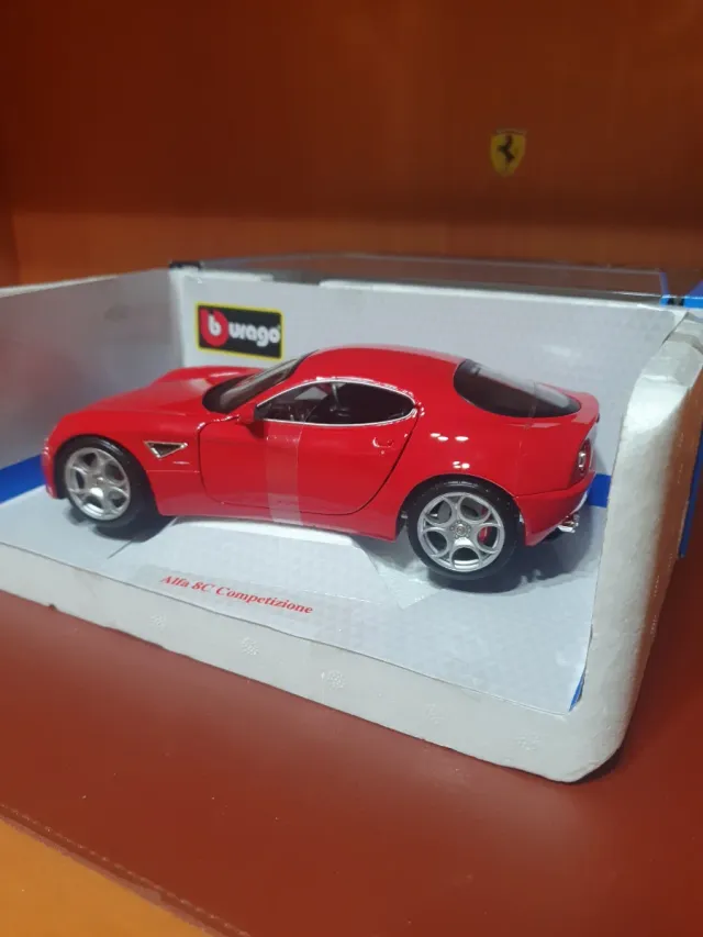 Alfa Romeo 8C Competizione Bburago scala da 1/18