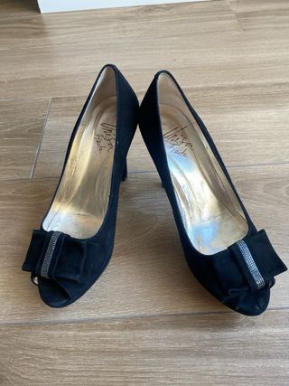 Zapatos de tacón Unisa negros