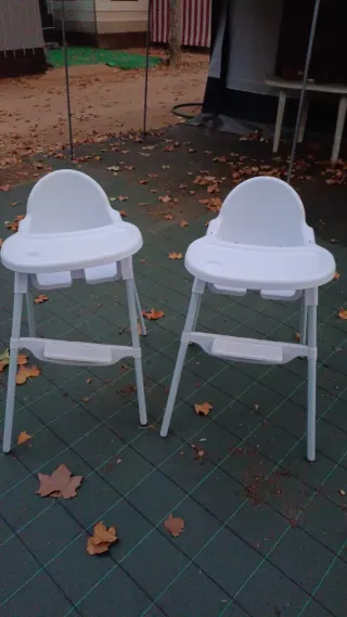 2 Tronas de bebé blancas plegables
15€ cada una
