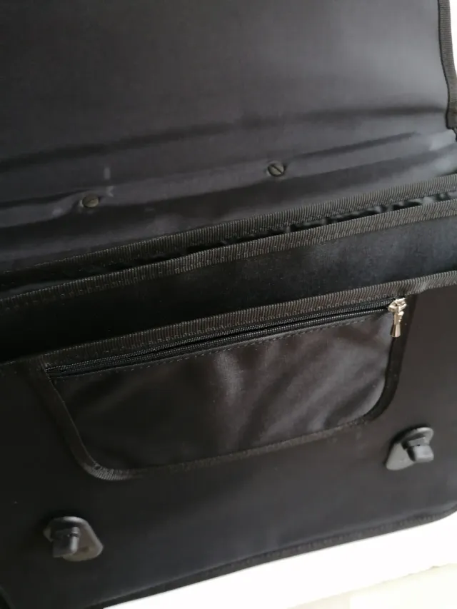 Borsa porta documenti MH WAY nera con maniglia