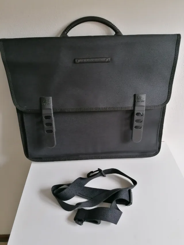 Borsa porta documenti MH WAY nera con maniglia