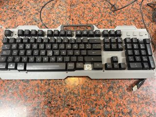 Teclado y Ratón Gamer Krhüner con Luces
