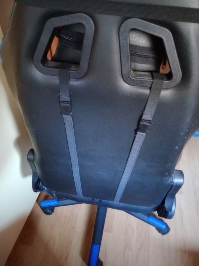 Silla de oficina ergonómica negra y azul