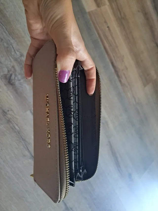 Monedero Michael Kors Beige y Dorado