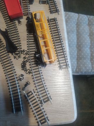 Vías y vagones tren eléctrico