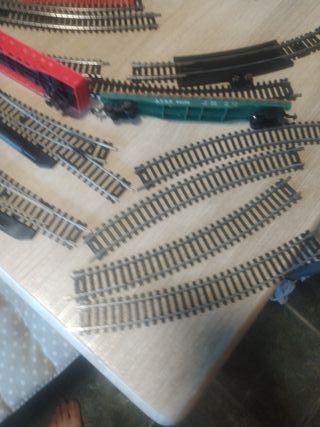 Vías y vagones tren eléctrico