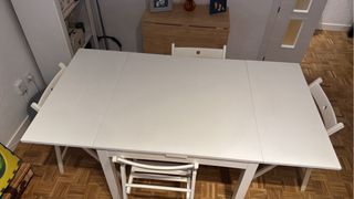 Mesa extensible + 4 sillas plegables