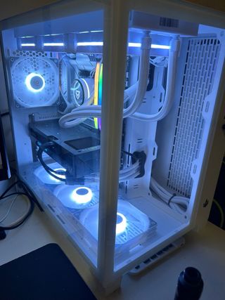 PC Gaming Potente Blanco y Multicolor