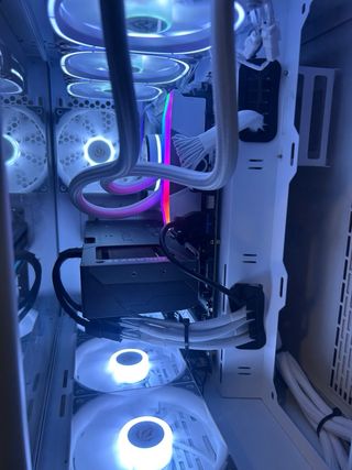 PC Gaming Potente Blanco y Multicolor