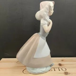 Figura LLADRÓ Niña con Cordero