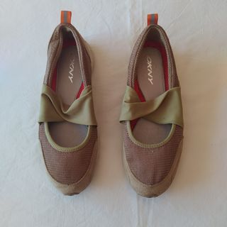 Zapatillas DKNY Beige y Marrón