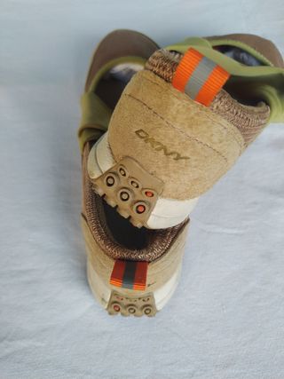 Zapatillas DKNY Beige y Marrón