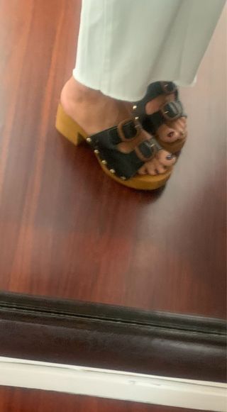 Sandalias/Zuecos Negros y Marrones