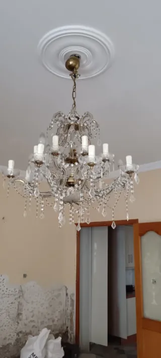 Lámpara de araña de cristal dorada