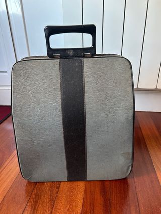 Máquina de escribir Olivetti Lettera 32 con funda