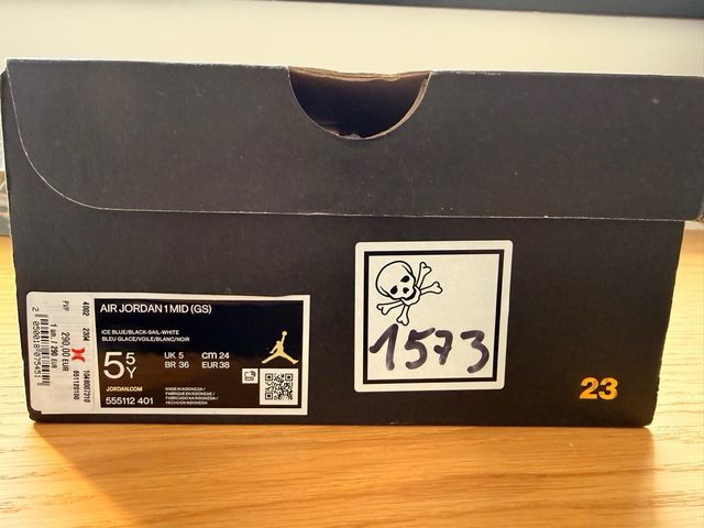 Nike Air Jordan 1 Mid Azul y Negro