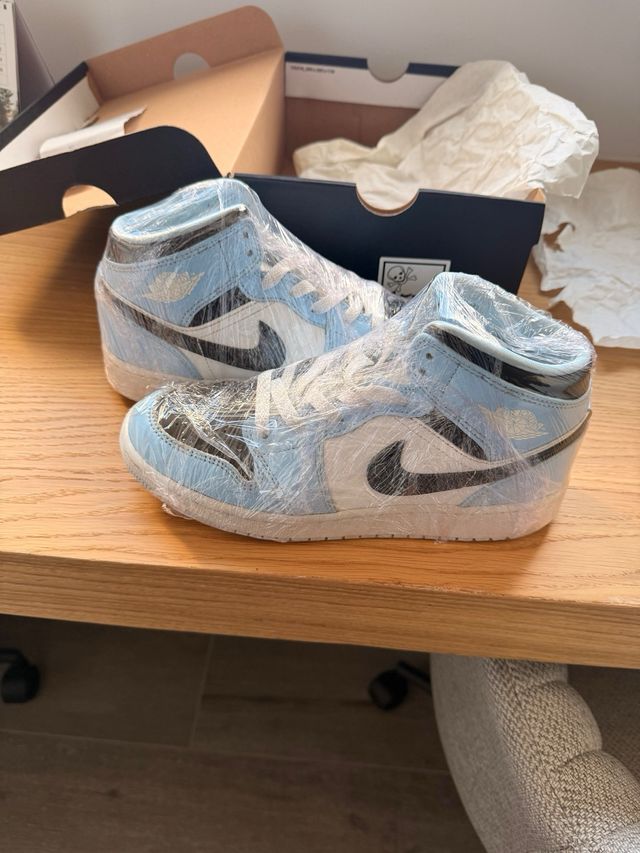 Nike Air Jordan 1 Mid Azul y Negro